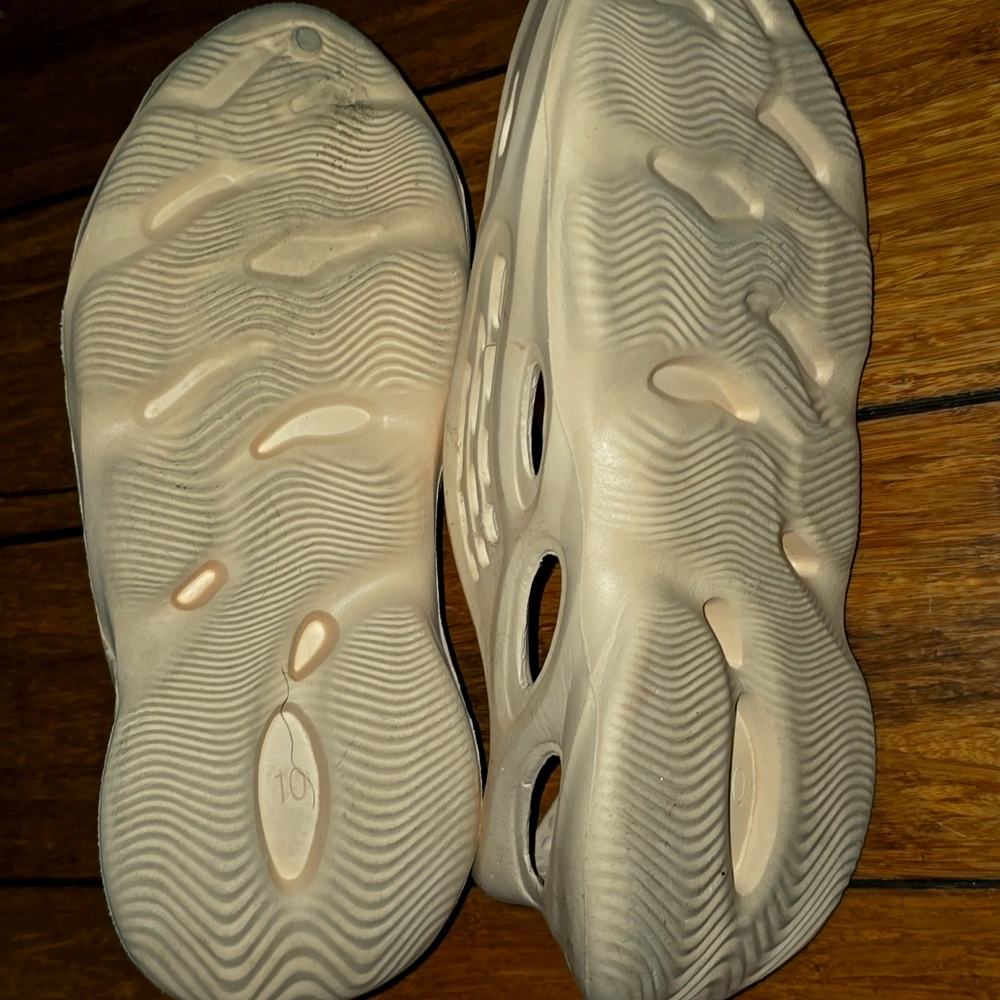 Yezzy Slide - Picture 5 of 5
